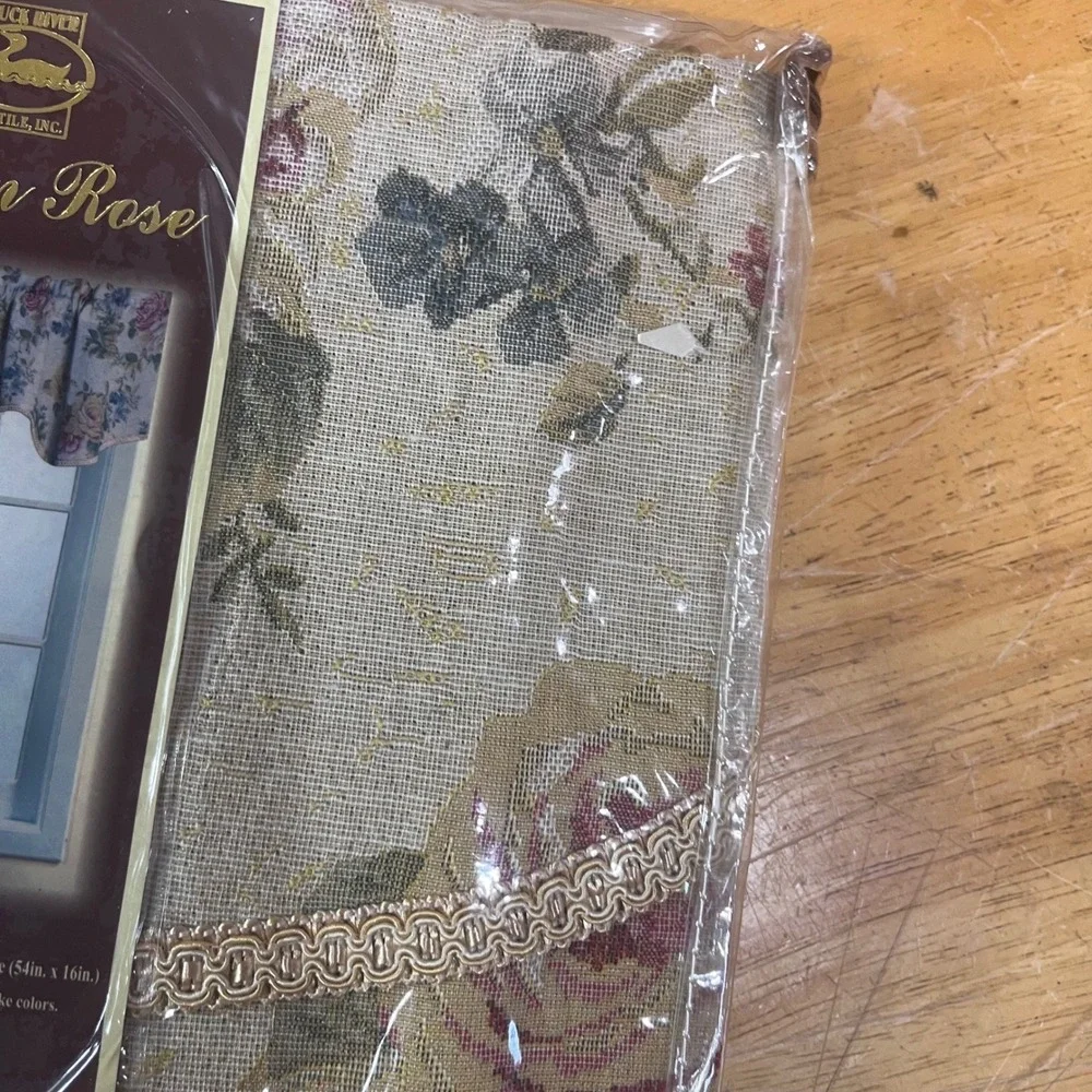 Vtg Duck River Textile Golden Rose Tapestry Valance 54x16 Floral Multi 5154 NIP